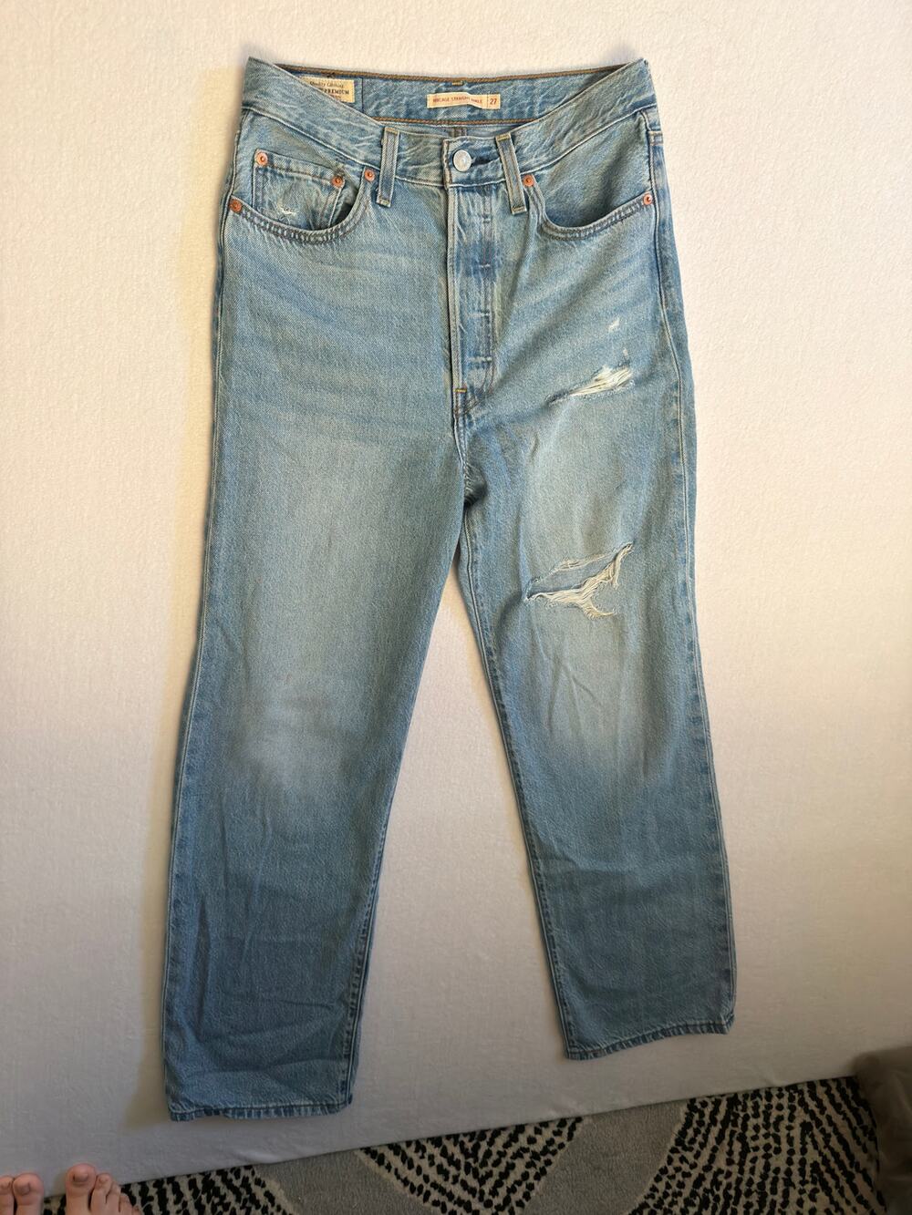 Levi's Premium Ribcage Straight Ankle Jeans Womens Size 27 Light Wash Distressed